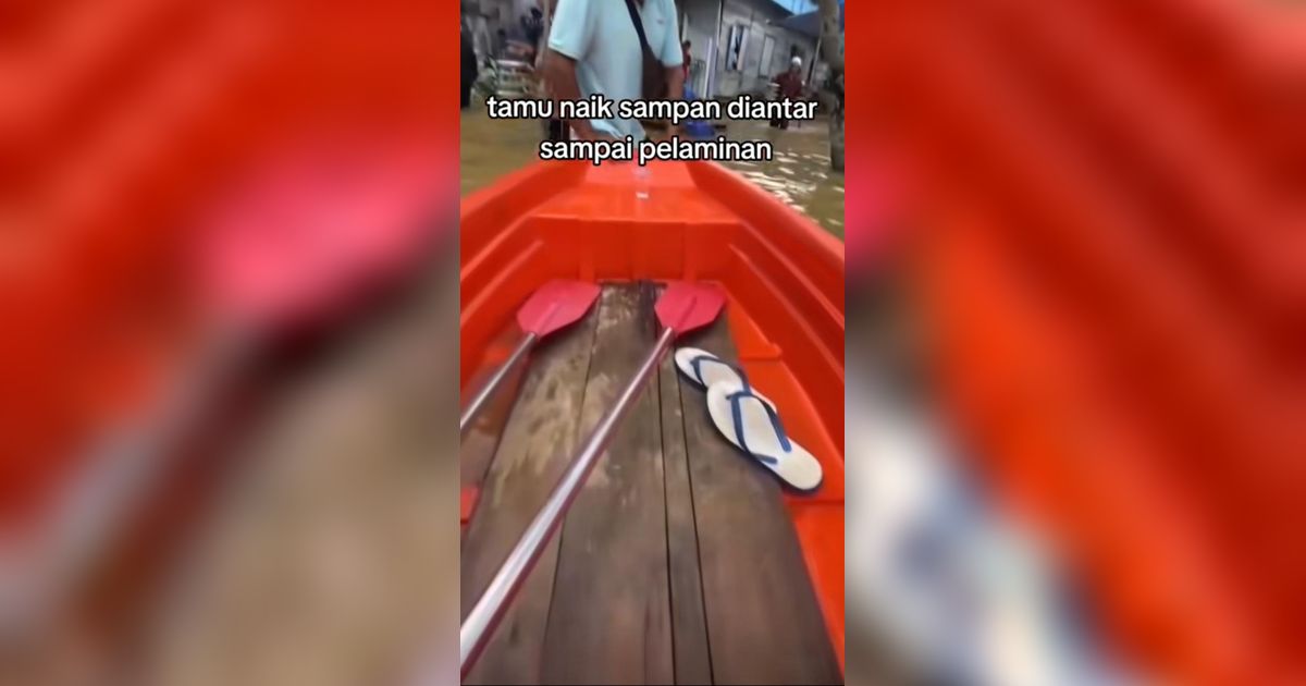 Viral Resepsi Pernikahan Tetap Digelar saat Banjir, Tamu Undangan Datang Naik Perahu