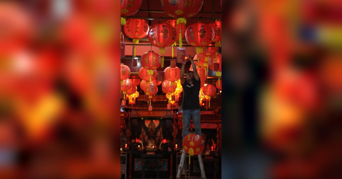 FOTO: Klenteng Hok Lay Kiong Bekasi Sambut Perayaan Imlek dengan 1.000 Lampion