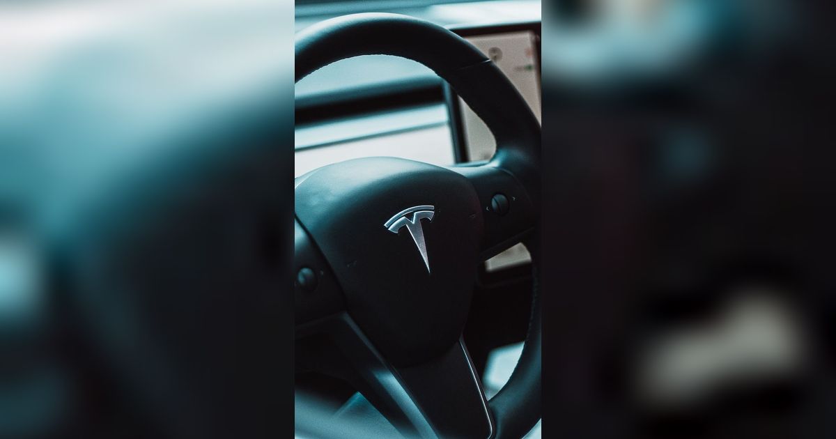 Gawat, Tesla hingga Volvo Boncos Akibat Konflik di Laut Merah