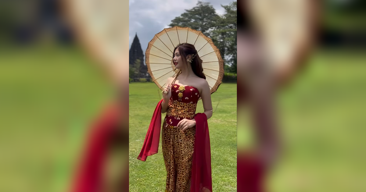 Perempuan Berbusana 'Roro Jonggrang' di Prambanan, Bikin Pengunjung Terpana