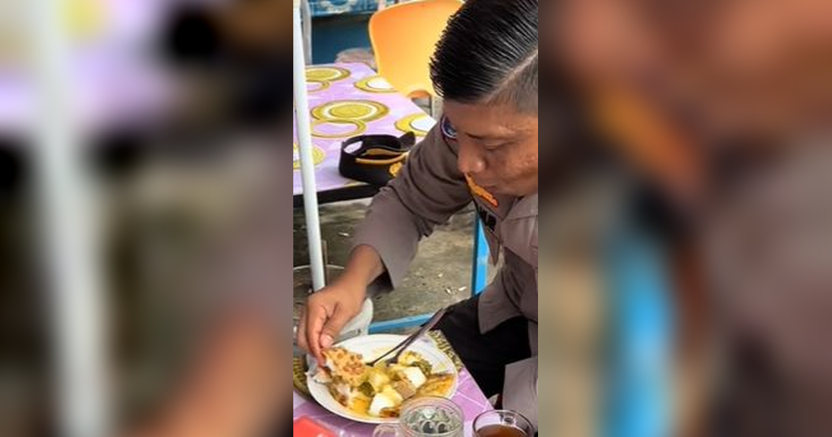 Sarapan Pagi, Para Perwira Polisi Ini Begitu Nikmat Makan Gorengan & Lontong di Warung Sederhana