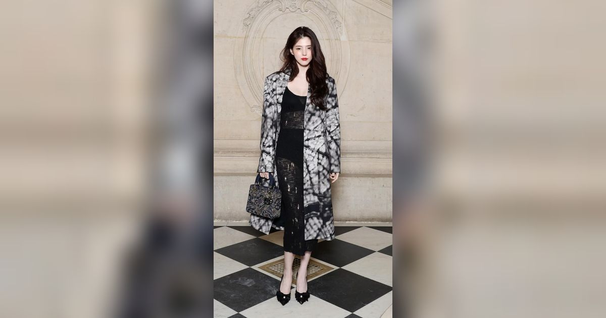 Han So Hee Pukau Penggemar dengan Busana Tembus Pandang di Dior Haute Couture SS24