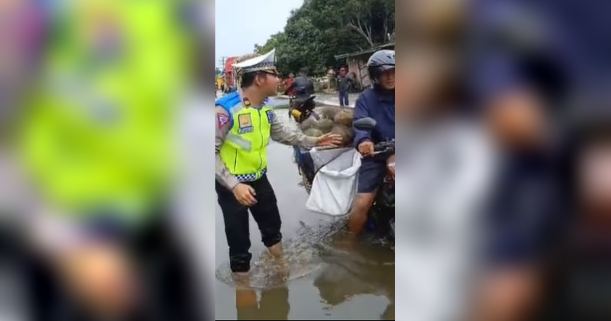 Ketakutan Diminta, Pemotor Bawa Durian Terjang Banjir saat Ditanya Polisi Jawabannya Bikin Ngakak