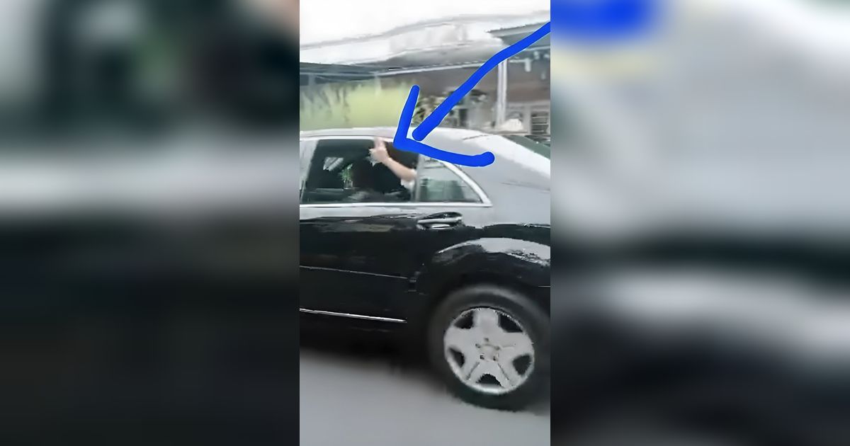 Heboh Pose 2 Jari dari Mobil Jokowi, TKN Prabowo-Gibran Berdalih Simbol Kedamaian Palestina
