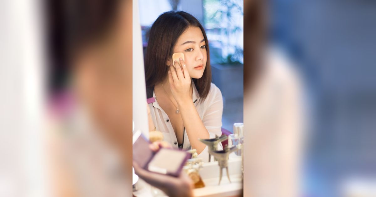 Trik Gampang Biar Bedak Bebas Cakey Saat Cuaca Panas