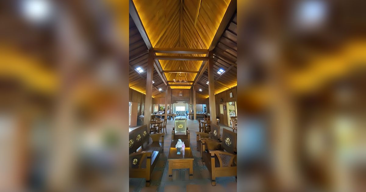 10 Penampakan Warung Kopi Milik Titiek Soeharto yang Kental Nuansa Jawa , Luarnya Sederhana Dalamnya Bikin Melongo!