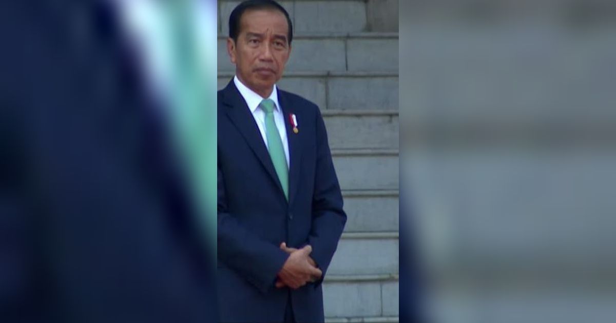 Buktikan Presiden Boleh Kampanye dan Memihak, Jokowi Sampai Cetak Pasal 299 UU Pemilu di Kertas Besar