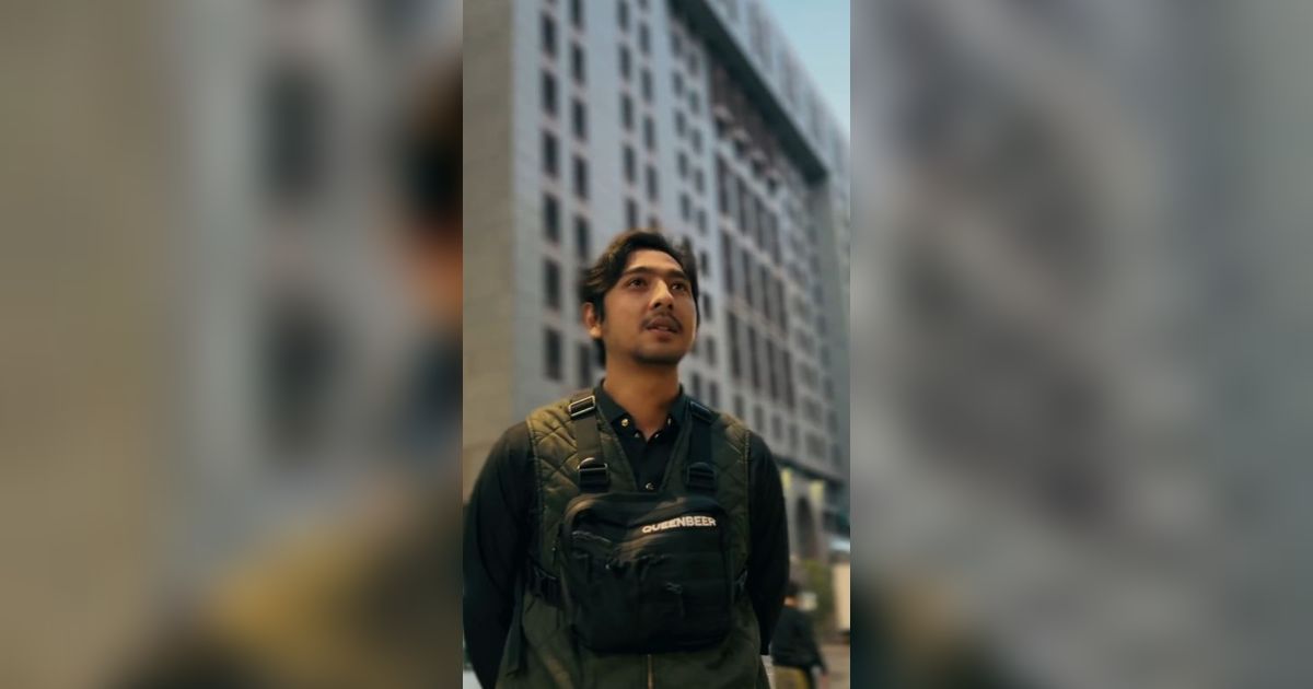 Ikatan Cinta Tamat, Ini 8 Potret Arya Saloka Umroh Tanpa Putri Anne