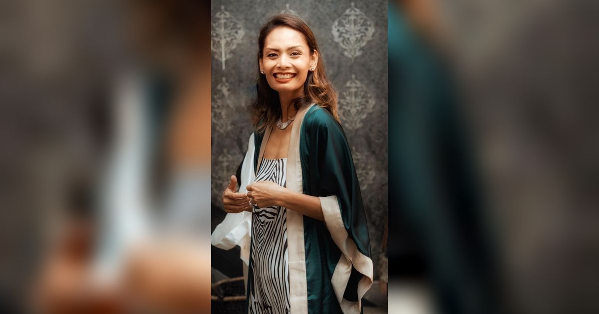 13 Tahun Vakum dari Dunia Hiburan, Intip 6 Potret Terbaru Caroline Zachrie