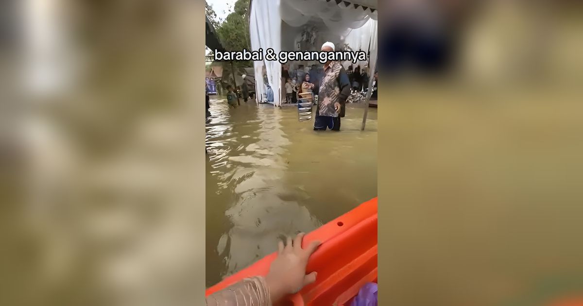 Tak Peduli Banjir, Pengantin Tetap Gelar Pesta Nikahan, Tamu Dijemput Pakai Perahu