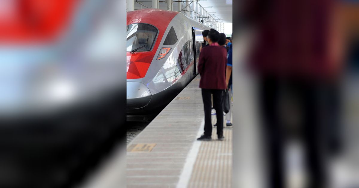 Kereta Cepat Whoosh Buka Lowongan Kerja untuk Fresh Graduate, Ada 16 Posisi Ditawarkan