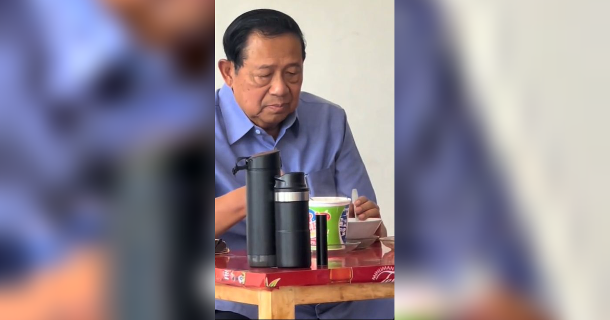 Viral Video SBY Makan Mie Instan di Warung Pinggir Jalan, Netizen Salfok Lihat Lilin di Meja