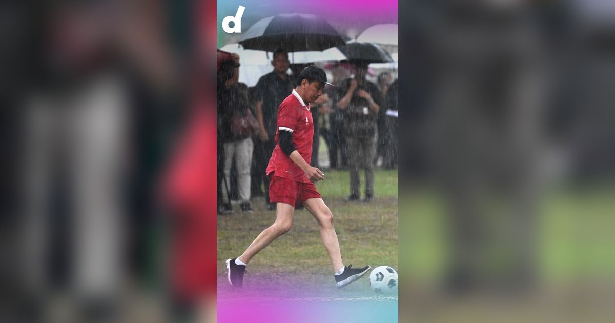 Bersamaan Safari Politik PSI di Sleman, Presiden Jokowi dan Kaesang Tanding Bola Sambil Hujan-hujanan