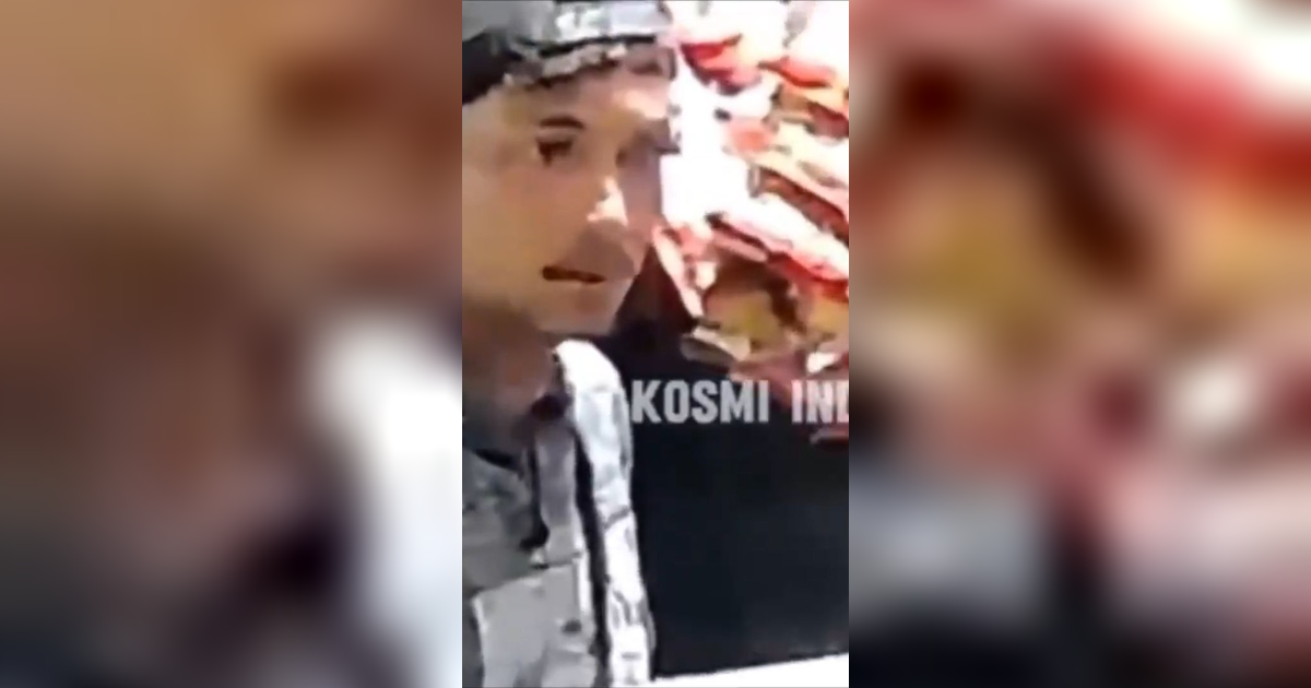 Viral! Video Pria Misterius Tiba-tiba Bakar Warung Madura di Karawang