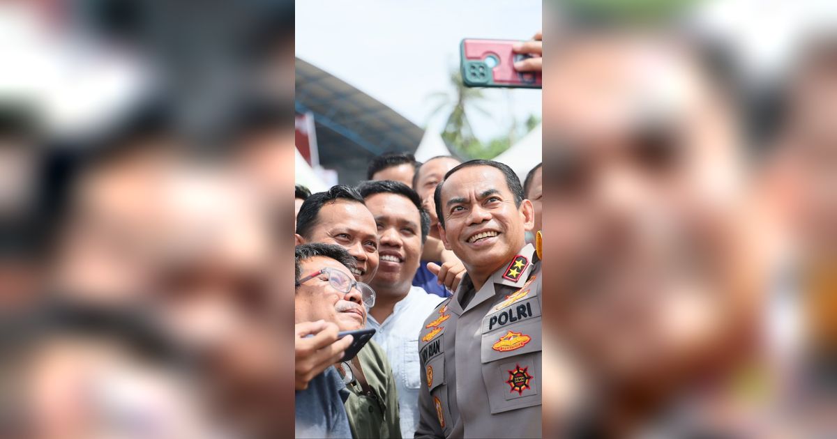 Kapolda Irjen Andi Rian Keliling Sulsel, Bagikan Sembako & Pastikan Distribusi Logistik Pemilu Aman