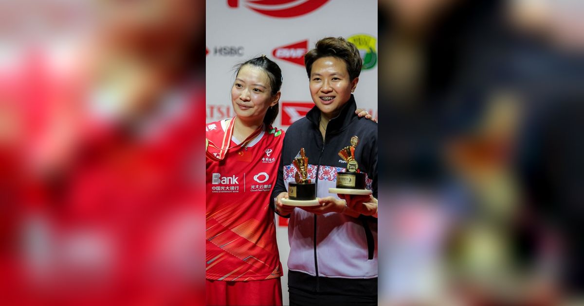 FOTO: Saat Juara Indonesia Masters 2024 Asal China Bertemu Sang Idola Liliyana Natsir, Huang Ya Qiong Mengakui Kekagumannya Tetap Abadi