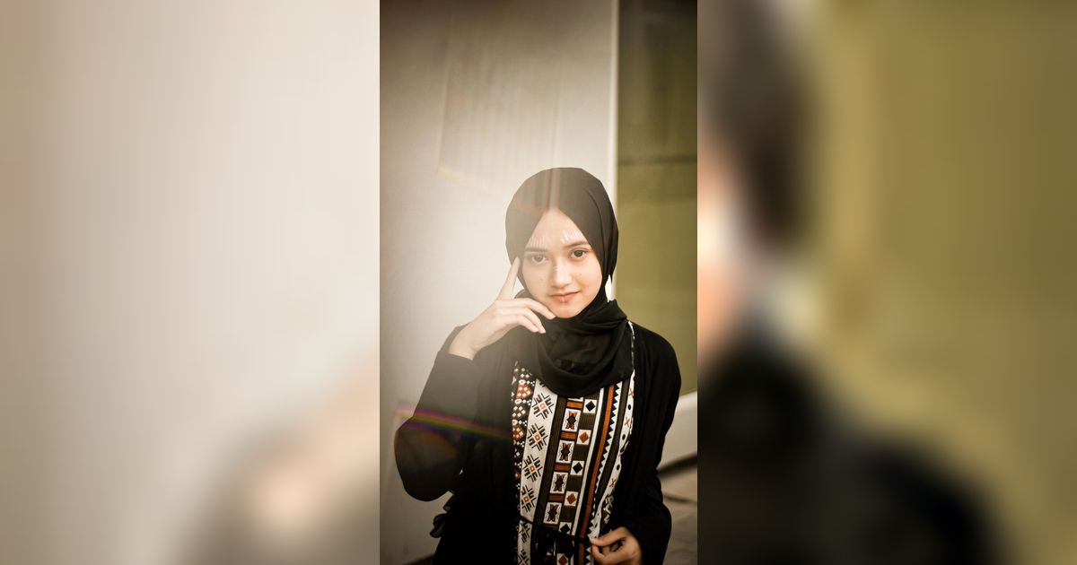 4 Doa Ketika Bercermin Tulisan Arab, Latin, dan Artinya, Lengkap Adab Pakai Makeup dalam Islam