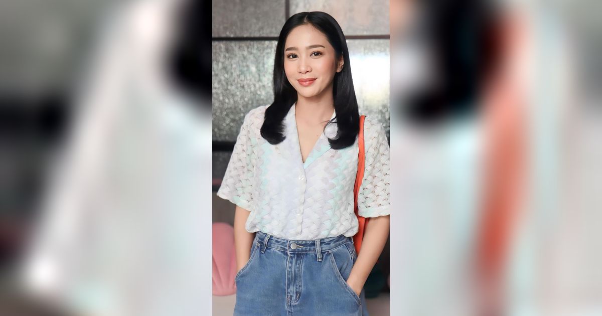 Pamer Foto Jadul, Wajah Bunga Zainal Jadi Omongan