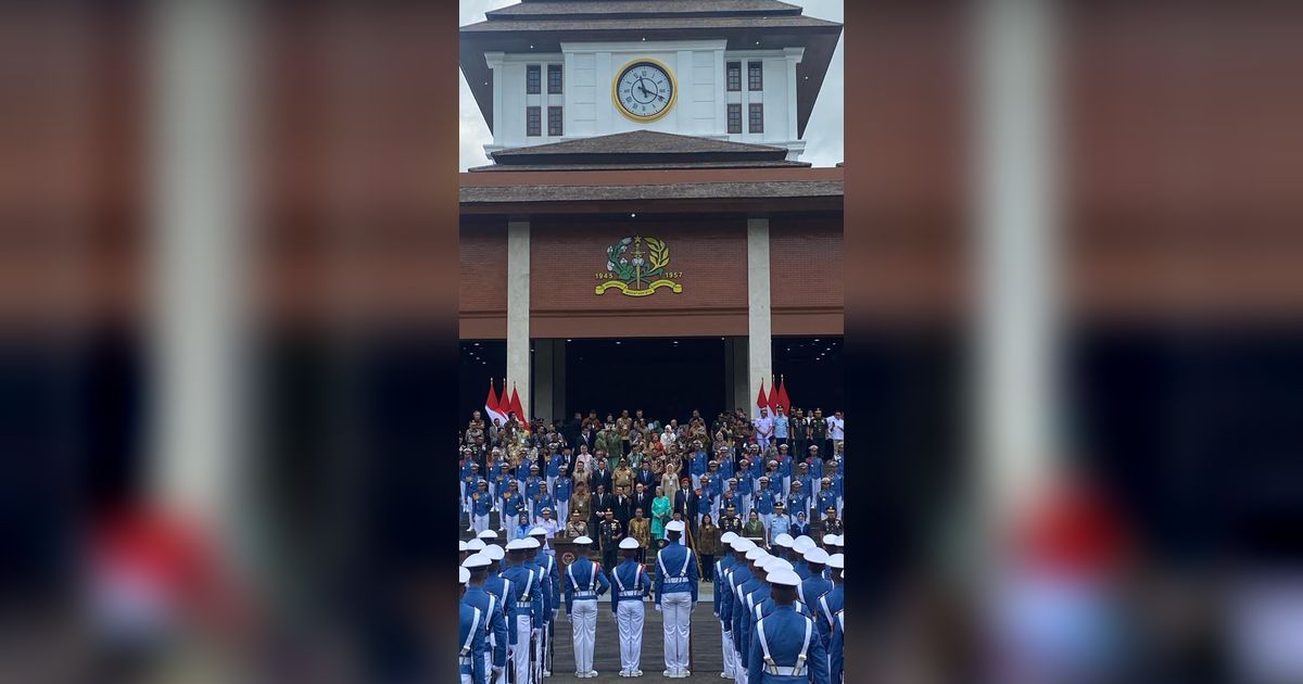 Jokowi-Prabowo Resmikan Gedung Akademi Militer, Tentara Artis Berdiri di Barisan Para Jenderal TNI