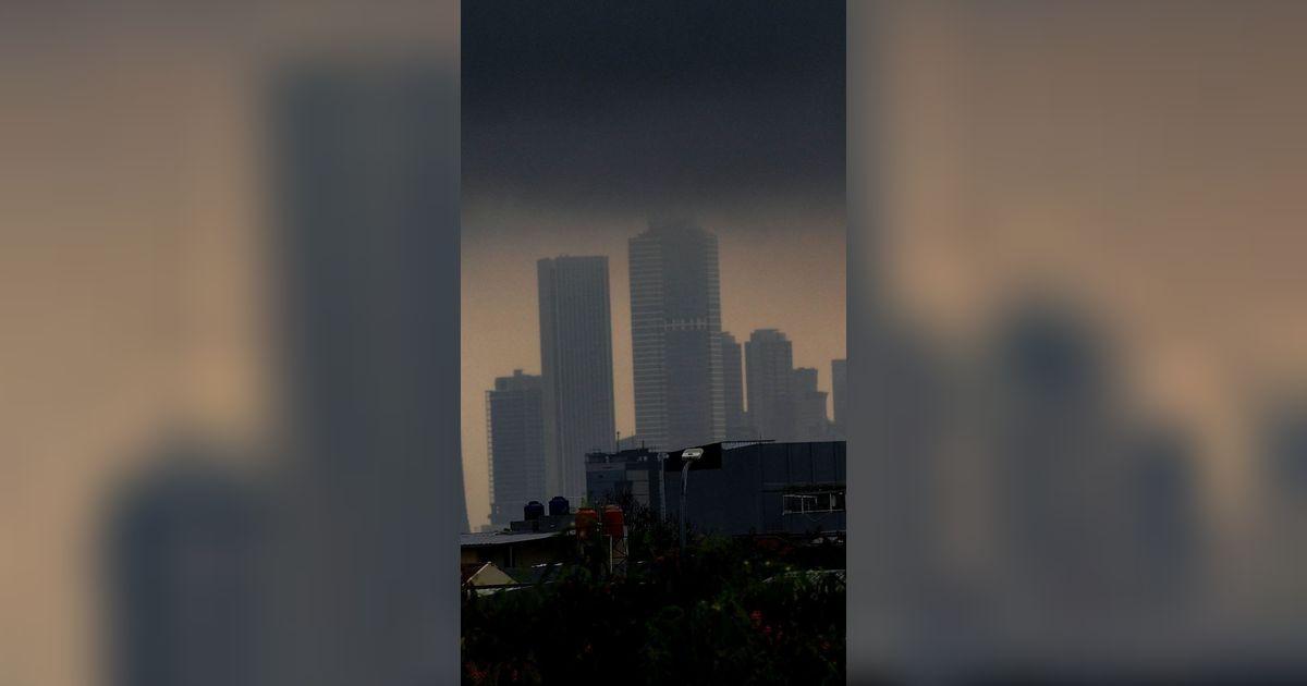 FOTO: Penampakan Awan Hitam Selimuti Langit Jakarta, Awal Februari 2024 Diprediksi Terjadi Hujan Ekstrem