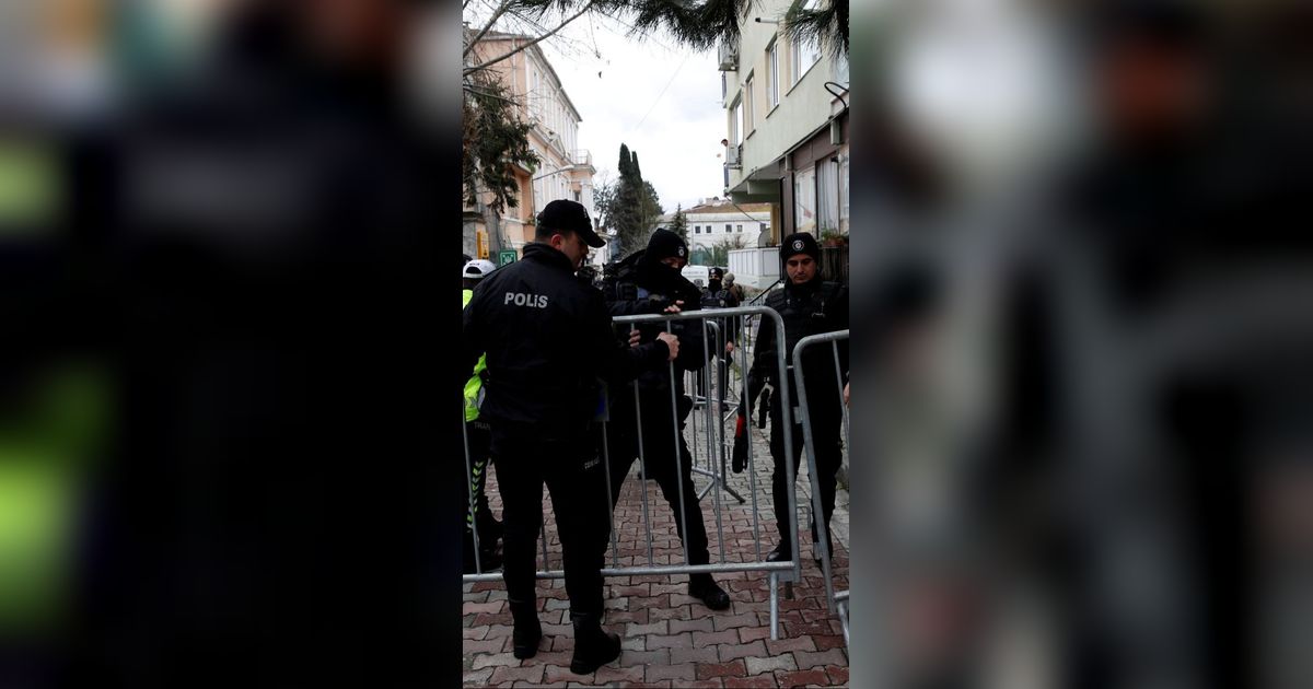 FOTO: Teror ISIS di Gereja Istanbul Turki Tewaskan Satu Orang, Tim Forensik, Polisi hingga Militer Dikerahkan Amankan Lokasi