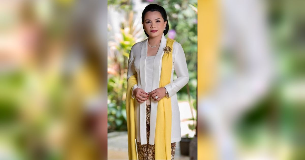 Adu Gaya 8 Istri Menteri Pakai Kebaya, No 4 Paling Cantik Bak Wanita Bangsawan
