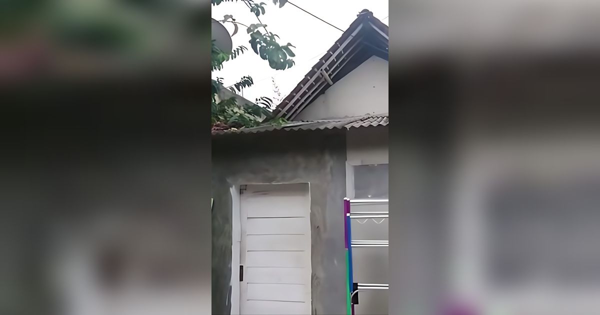 Penampakan Rumah Mungil dan Sempit dalam Kampung, Tanpa Teras dan Pagar Tapi Dalamnya Bersih dan Nyaman