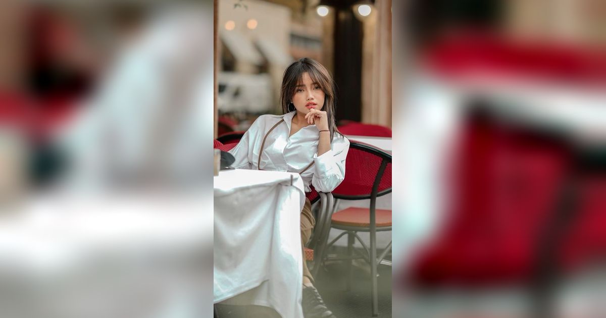 10 Pose Centil Fuji yang Bikin Klepek-Klepek, dari Wajah Duck Face sampai Kedipan Maut