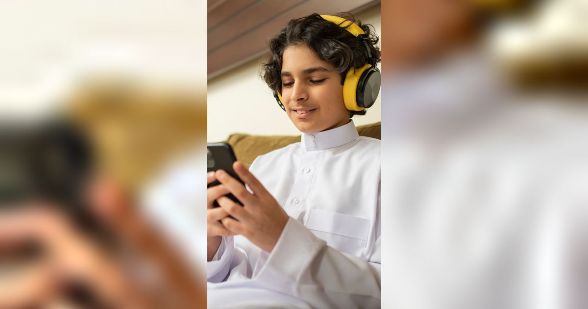 Liburan Anak Banyak Main Gadget, Lakukan 5 Hal untuk Jaga Kesehatan Matanya