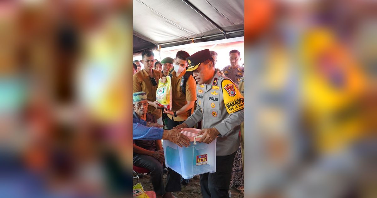 Wakapolda Riau Salurkan Bantuan untuk Korban Banjir di Rohul