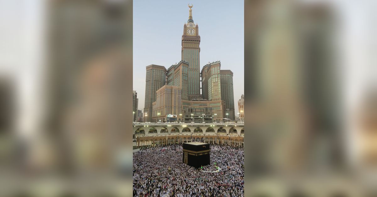 Viral Momen Haru Anak Prank Ibunda Sebut Hanya Ajak Jalan-Jalan, Ternyata Ambil Koper Buat Umrah