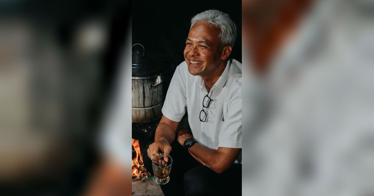 Potret Ganjar Ngeteh di Dapur Sederhana Rumah Warga, Duduk di Depan Tungku