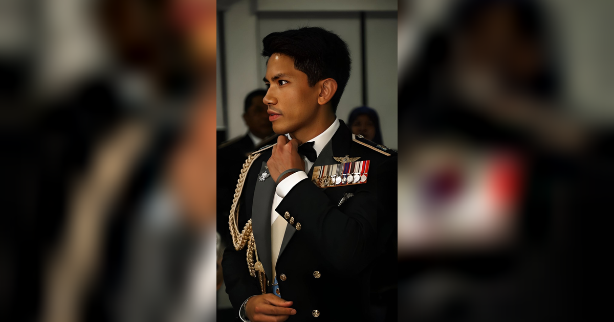 Viral Pangeran Mateen KW Super Jualan Es Krim di Bromo, Netizen: Gantengan Ini