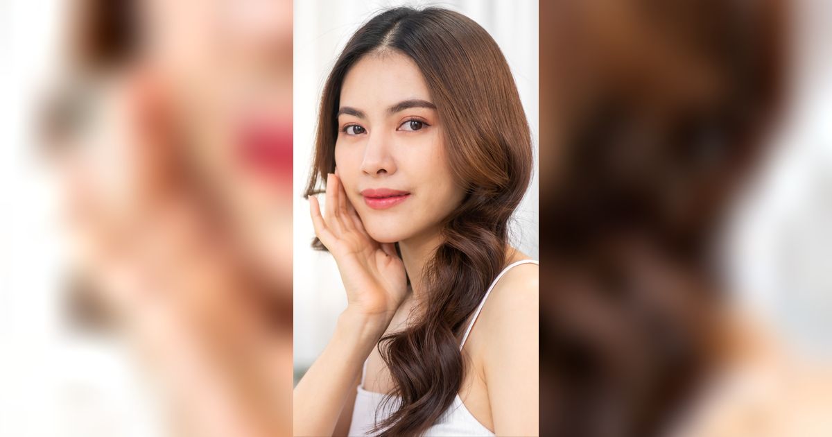 4 Trik Bikin Finishing Foundation Mulus, Hasilnya Seperti Riasan MUA