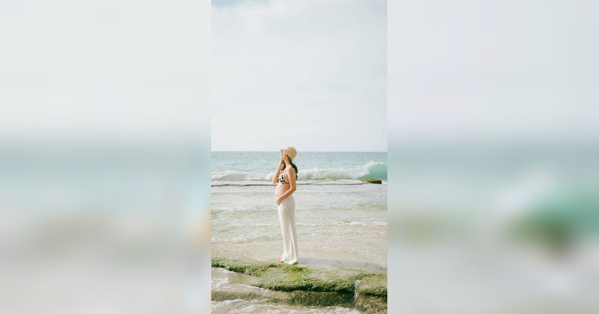 Pakai Bikini Top, 8 Foto Bumil Cantik Pamela Bowie Pamer Bare Baby Bump Yang Makin Besar