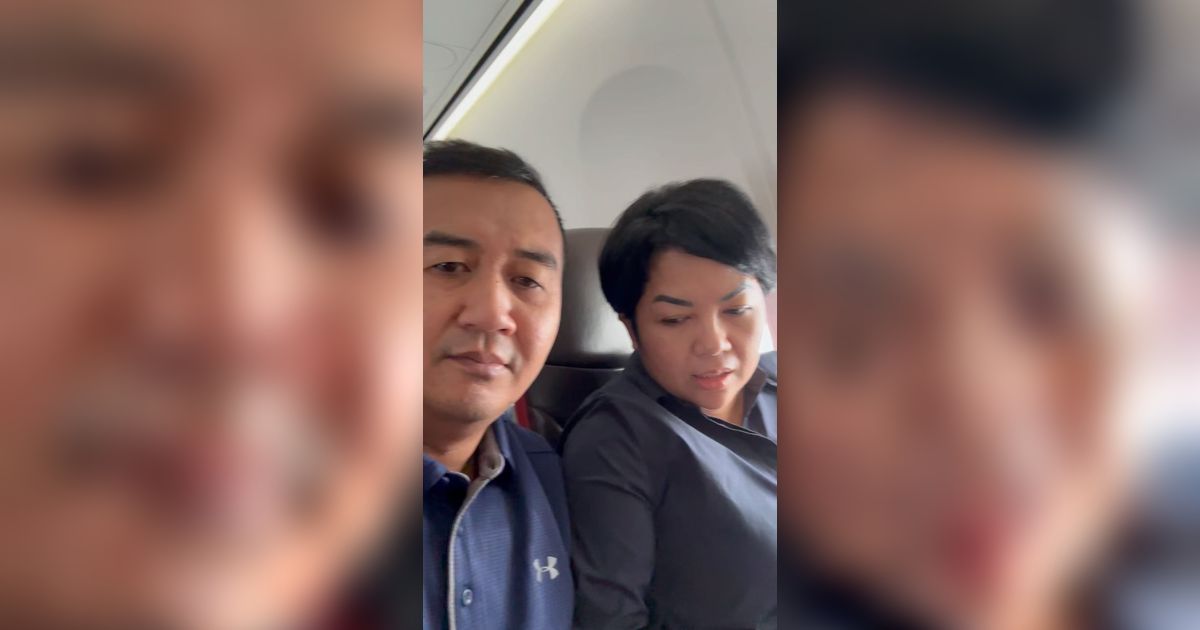 Potret Joy Tobing yang Takut Banget Naik Pesawat, Suami Sigap Terus Gandeng Tangan Sang Istri