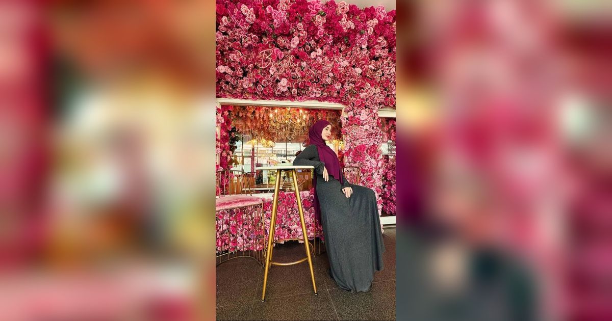 Deretan Potret Cantik Zaskia Gotik Dalam Balutan Hijab, Reaksi Nikita Mirzani Saat Bertemu Diluar Dugaan