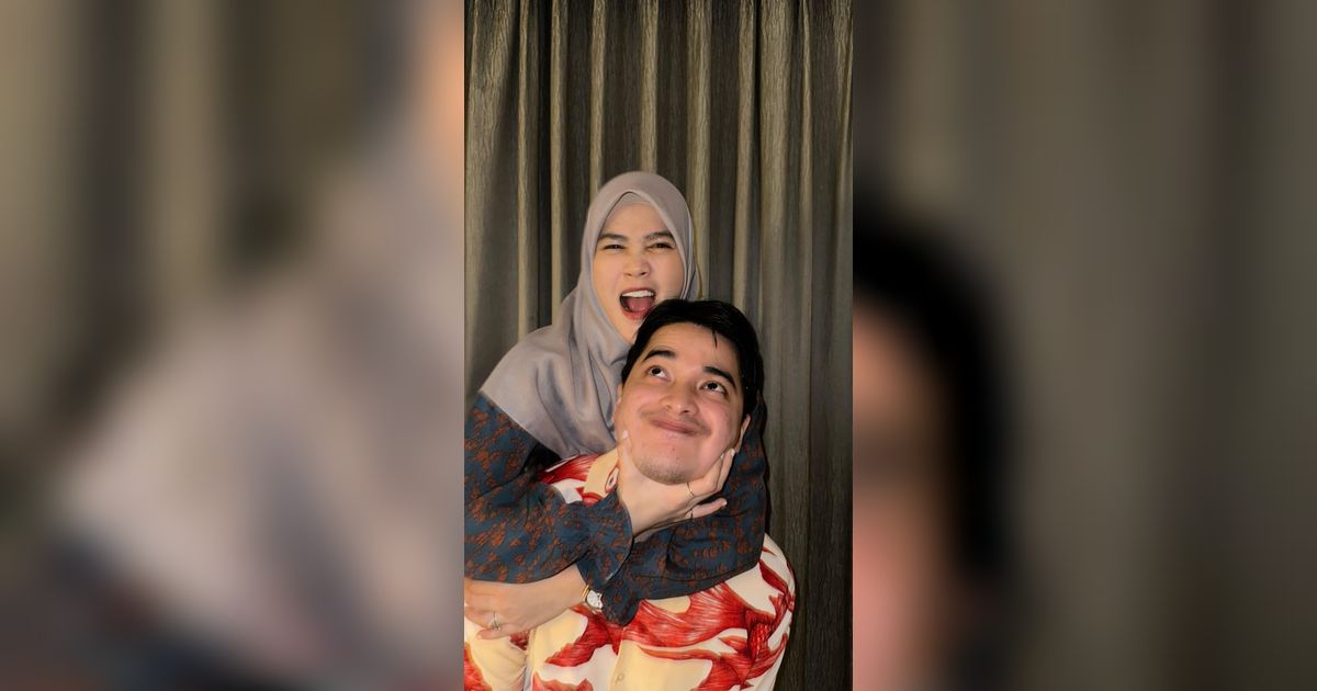 Intip Foto-foto Mesra Alvin Faiz dan Henny Rahman, Berencana Tambah Momongan?