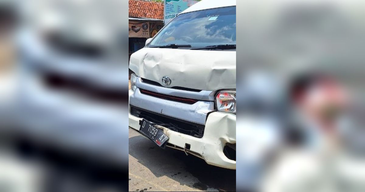 Brak! Iring-iringan Mobil Anies Baswedan Tabrakan Beruntun di Madura, 4 Mobil Ringsek