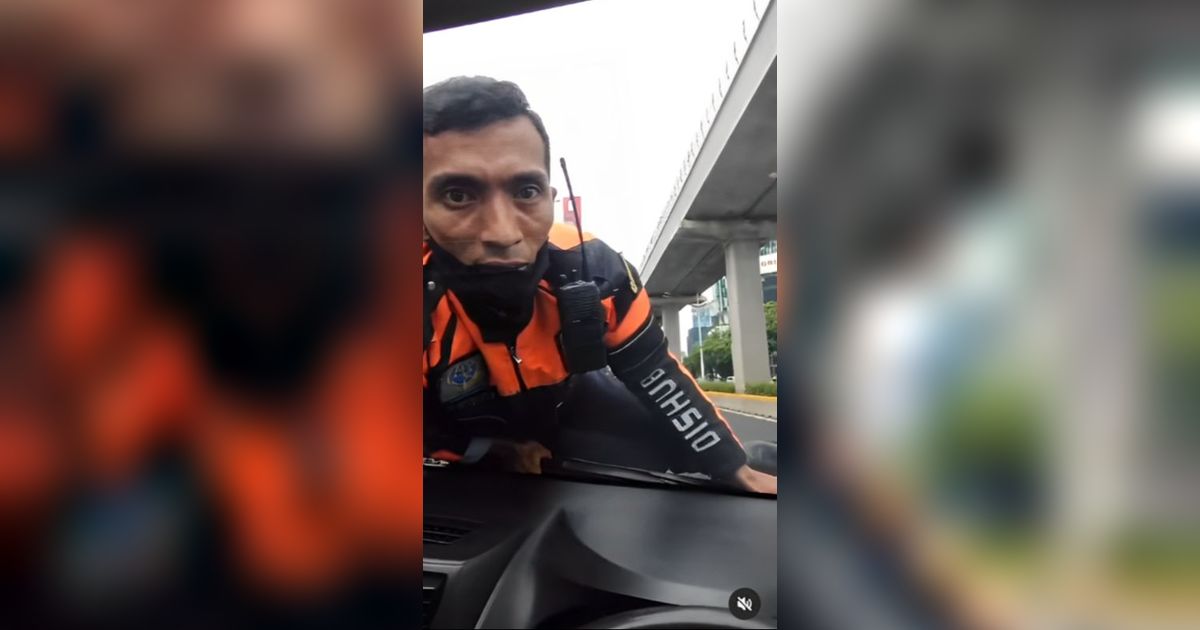 Kronologi Petugas Dishub DKI 'Nemplok' di Kap Mobil, Pengemudi Disetop Malah Acungkan Jari Tengah