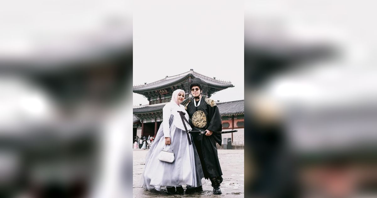 Potret Keluarga Pasangan Atta Halilintar dan Aurel Pakai Hanbok saat Liburan di Korea Selatan, Penampilan Ameena Gemesin Banget Bak Putri