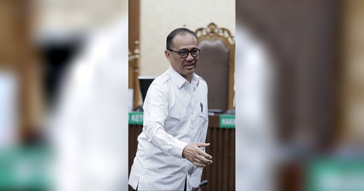 FOTO: Ekspresi Rafael Alun saat Majelis Hakim Menunda Sidang Putusan di Pengadilan Tipikor