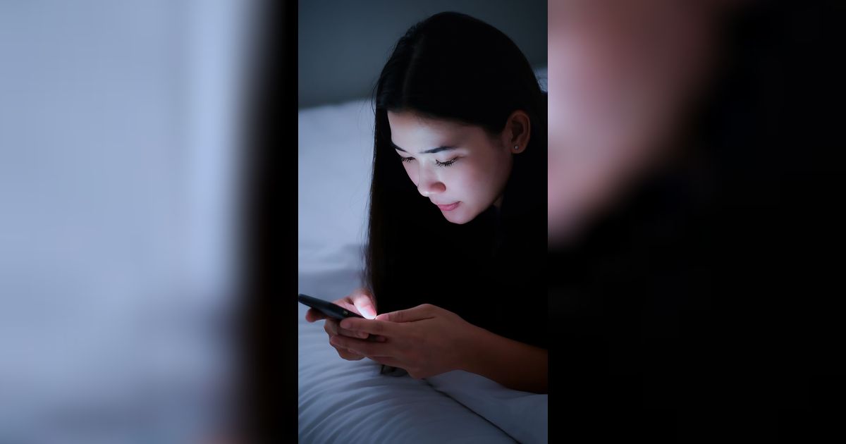 Main Ponsel Sampai Tengah Malam, Bikin Kulit Cepat Keriput