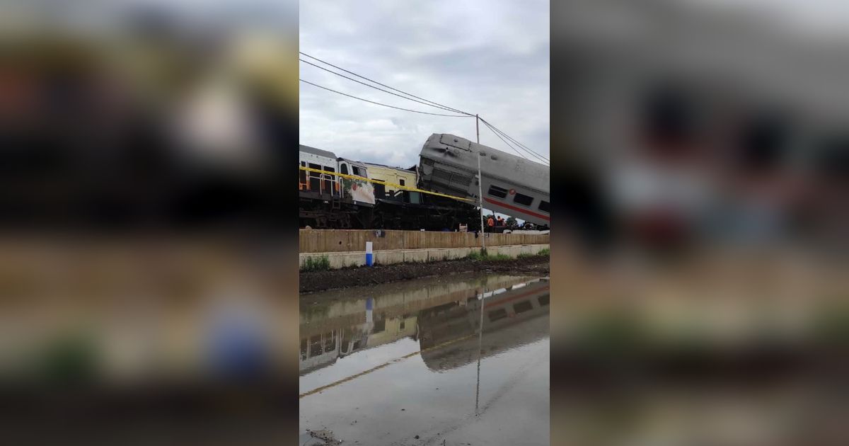 Detik-Detik Mengerikan KA Lokal vs KA Turangga Bertubrukan Kencang di Cicalengka