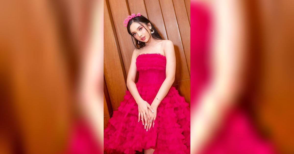 Penampilan Lyodra dalam Beragam Gaya Outfit Stylish, Pose Tiduran di Sofa Bikin Salfok