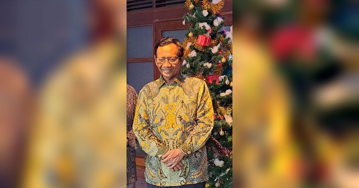 Momen Kocak Mahfud MD Kewalahan Jawab Pertanyaan 'Random' Netizen Saat Live TikTok, dari Dosa Maling Sandal hingga Resep Bebek Madura