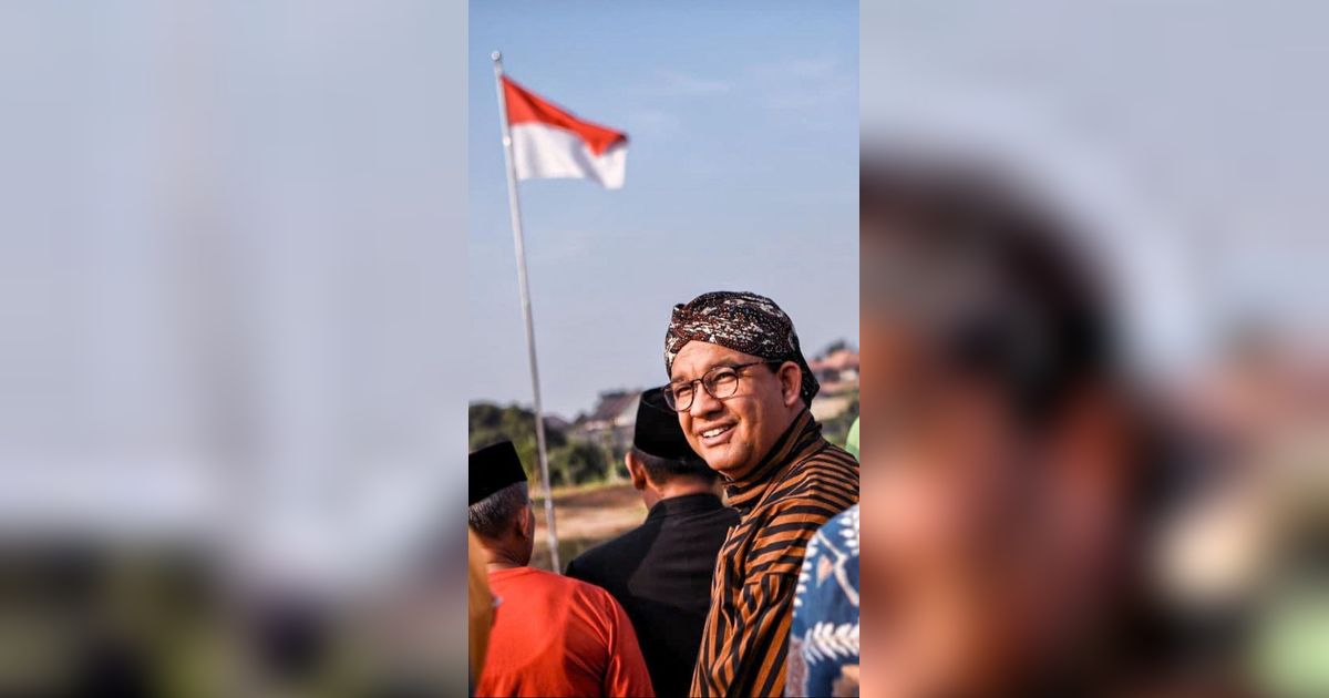 Viral Video Anies Dipeluk Paksa di Tasikmalaya, Kacamata Patah Terinjak