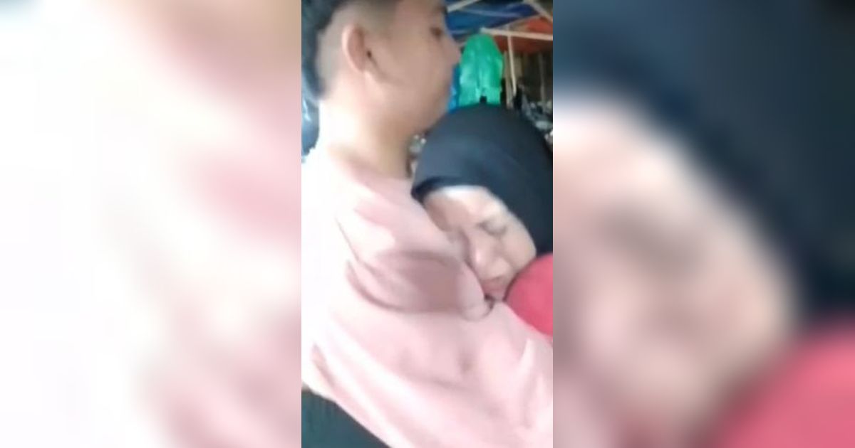 Momen Ibu Peluk Pria Mirip Anaknya yang Meninggal Ini Bikin Hati Pilu, Wajahnya bak Saudara Kembar!