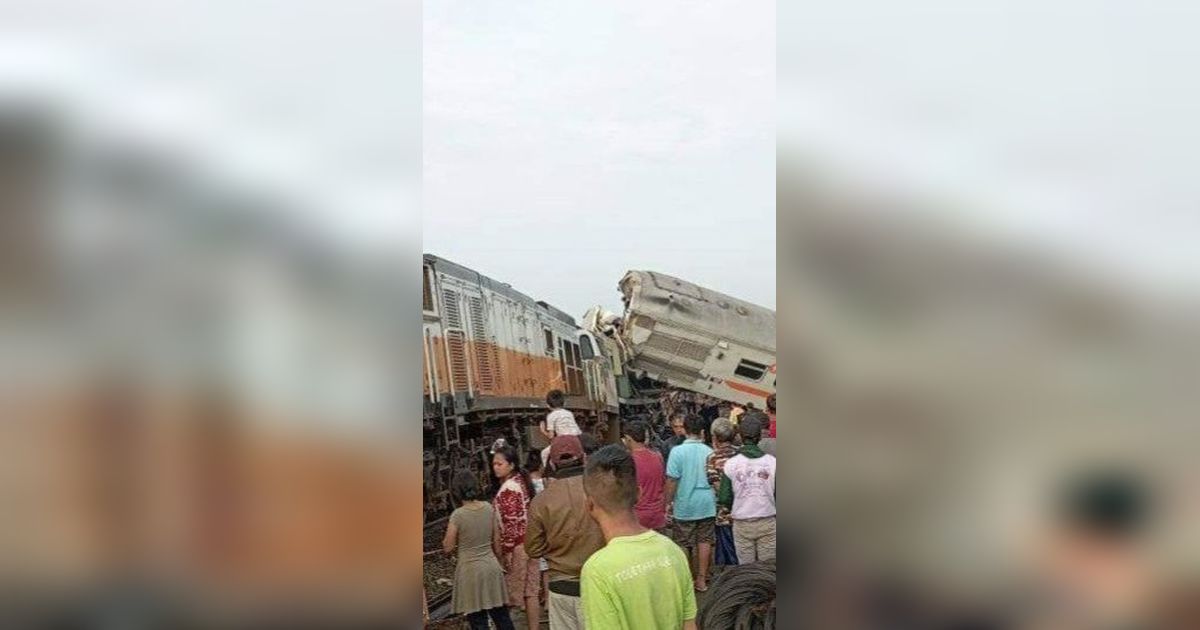 VIDEO: Dua Kereta Tabrakan di Cicalengka, Begini Kondisinya