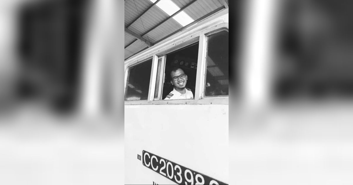 Senyum Terakhir Julian Dwi Setiyono Masinis Kereta Bandung Raya Beberapa Jam Sebelum Kecelakaan